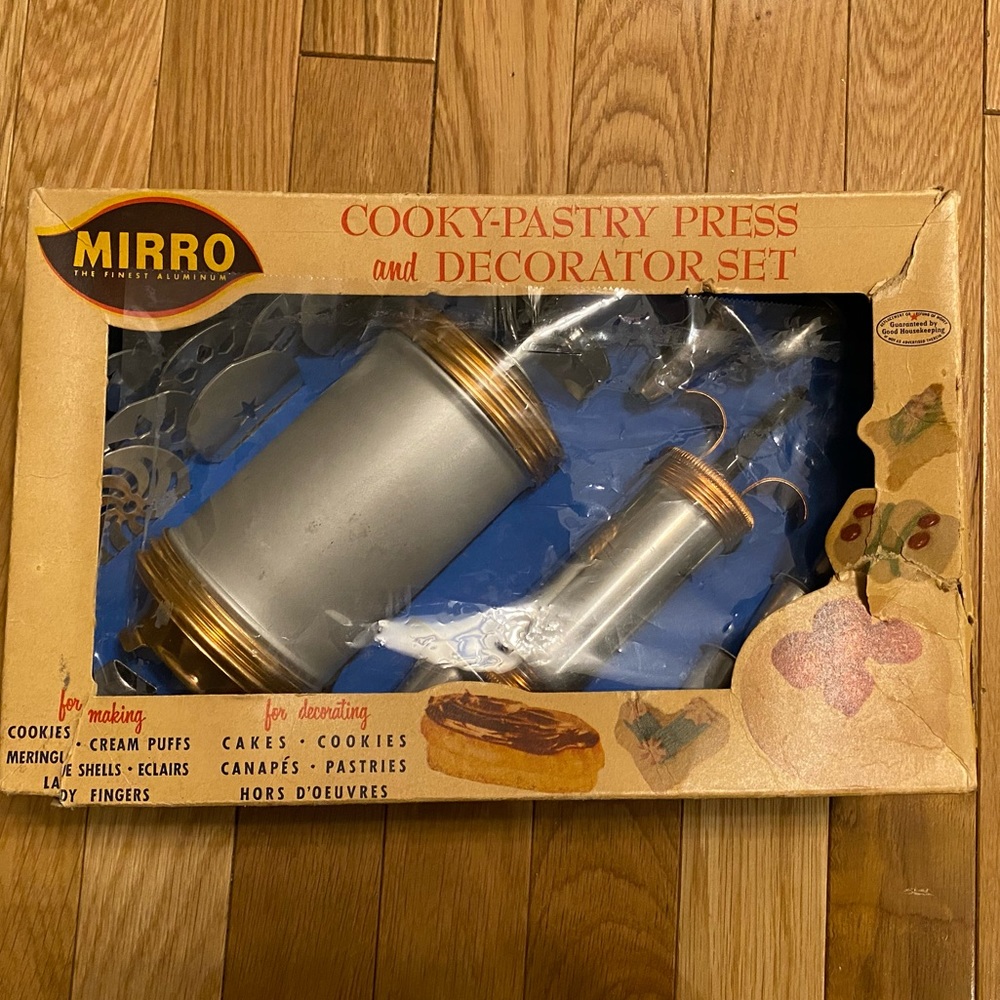 Vintage Mirro Cooky-Pastry Press and Decorator Set 350-M 23 pieces in box
